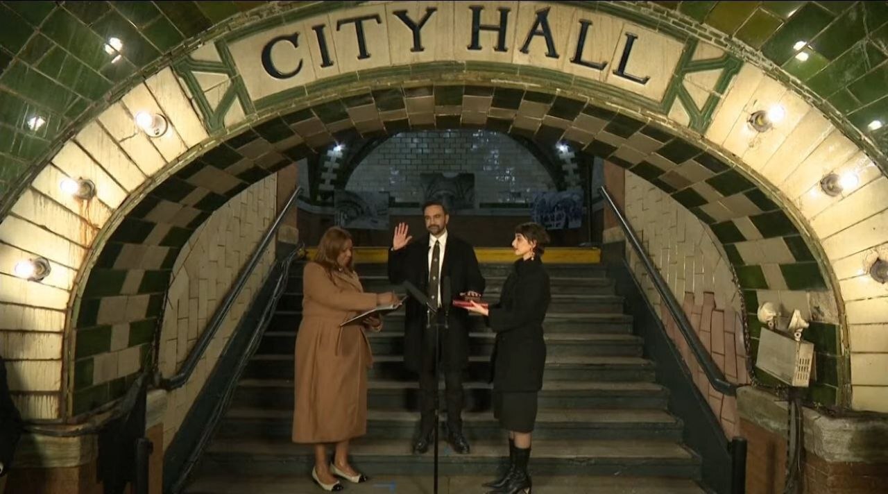 آغاز دوره شهرداری زهران ممدانی در نیویورک با سوگند به قرآن+عکس