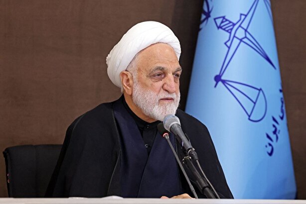 بازدید رئیس قوه قضاییه از دادسرای ناحیه ۲ تهران و مطالعه و بررسی موردی برخی از پرونده‌ها/ تاکید بر ضرورت رفع موانعی که سبب اطاله رسیدگی‌ها در پرونده‌های قضایی می‌شود