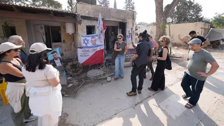 بازدید پهلویپرستها از مناطق جنگزده اسرائیل و گورستان تلآویو!+عکس بازدید پهلویپرستها از مناطق جنگزده اسرائیل و گورستان تلآویو!+عکس