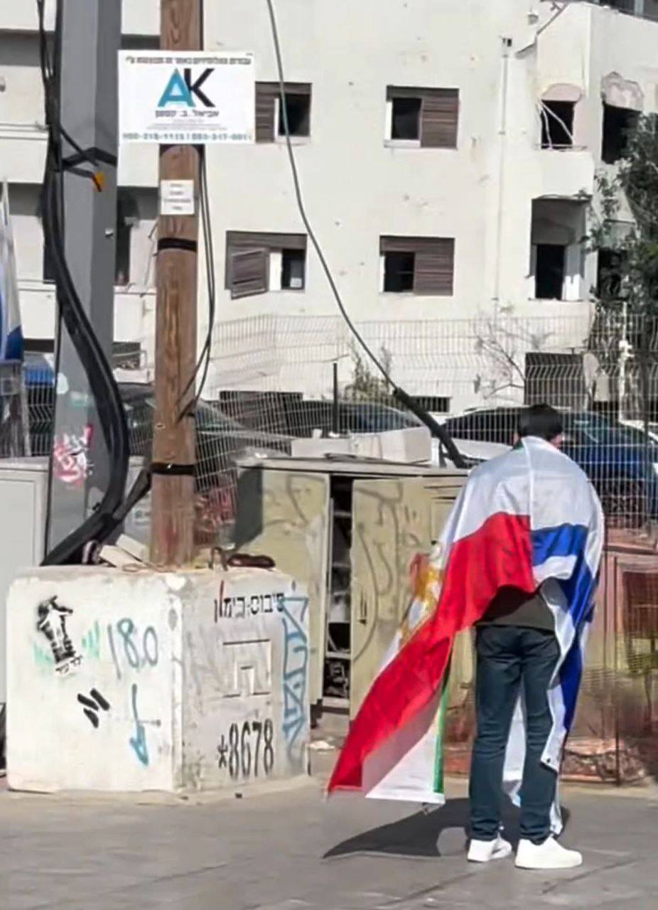 بازدید پهلویپرستها از مناطق جنگزده اسرائیل و گورستان تلآویو!+عکس بازدید پهلویپرستها از مناطق جنگزده اسرائیل و گورستان تلآویو!+عکس