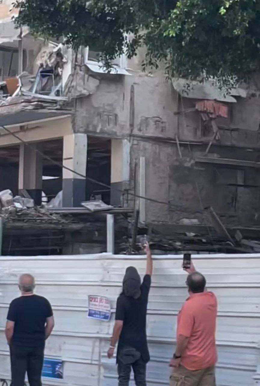 بازدید پهلویپرستها از مناطق جنگزده اسرائیل و گورستان تلآویو!+عکس بازدید پهلویپرستها از مناطق جنگزده اسرائیل و گورستان تلآویو!+عکس