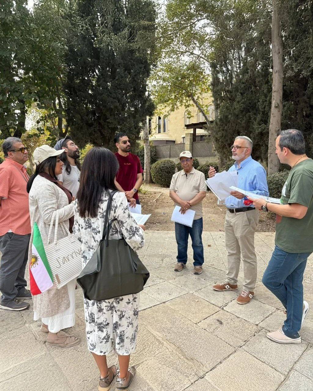 بازدید پهلویپرستها از مناطق جنگزده اسرائیل و گورستان تلآویو!+عکس بازدید پهلویپرستها از مناطق جنگزده اسرائیل و گورستان تلآویو!+عکس