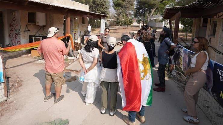 بازدید پهلویپرستها از مناطق جنگزده اسرائیل و گورستان تلآویو!+عکس بازدید پهلویپرستها از مناطق جنگزده اسرائیل و گورستان تلآویو!+عکس