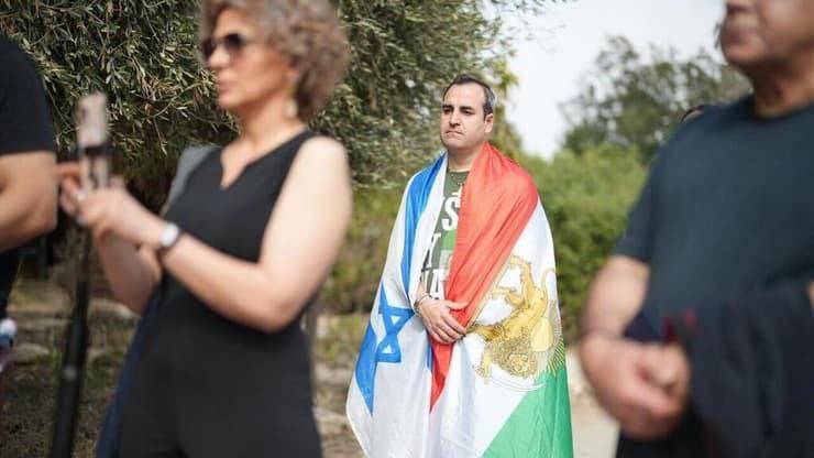 بازدید پهلویپرستها از مناطق جنگزده اسرائیل و گورستان تلآویو!+عکس بازدید پهلویپرستها از مناطق جنگزده اسرائیل و گورستان تلآویو!+عکس